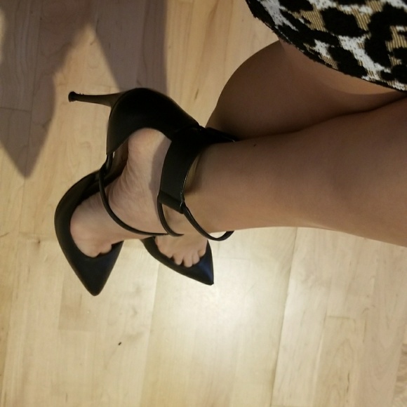 Auth Christian Louboutins Pumps - Picture 2 of 4